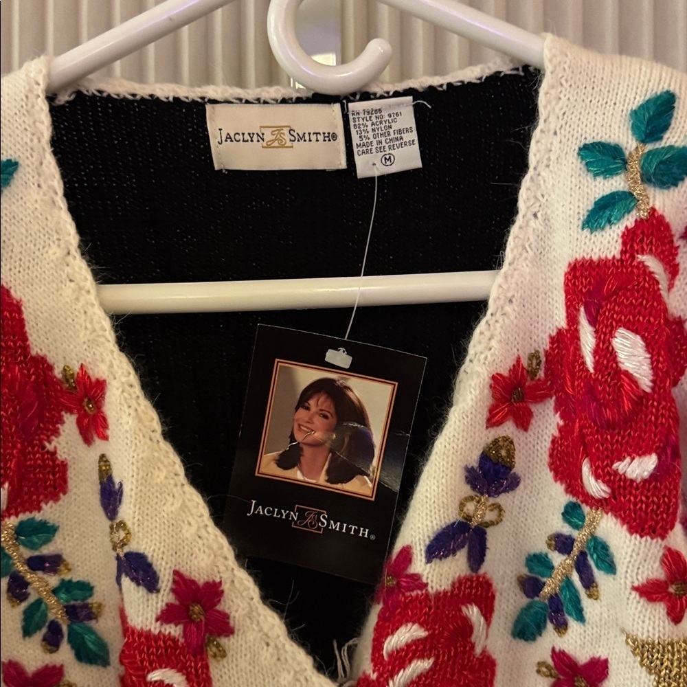 Jaclyn Smith Black Floral Vintage Medium Sweater NWT - Picture 2 of 5